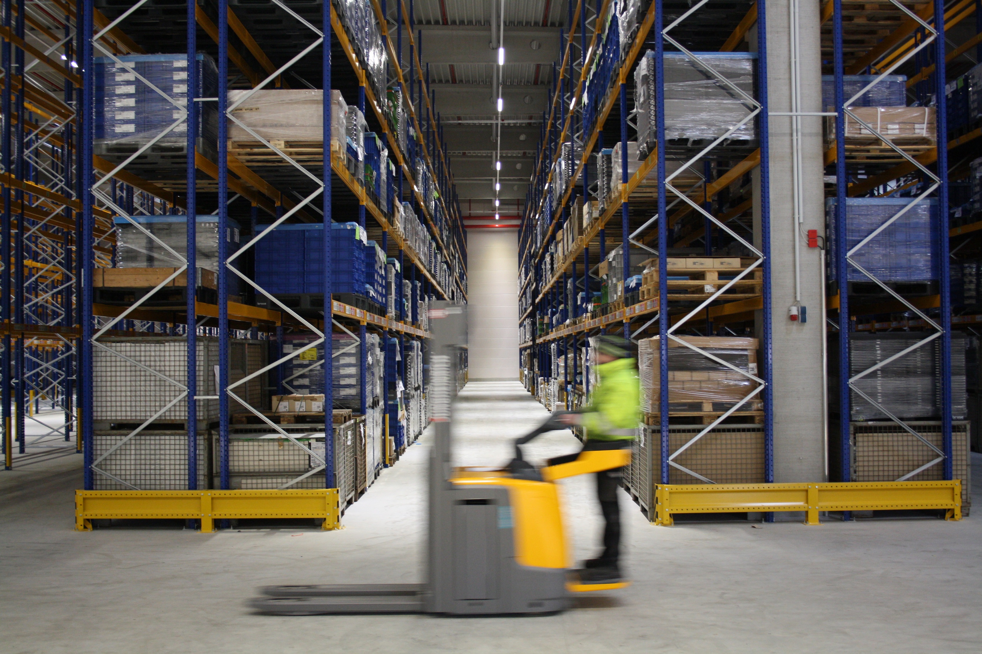 Vorschaubild Hochregallager im Logistik-Center