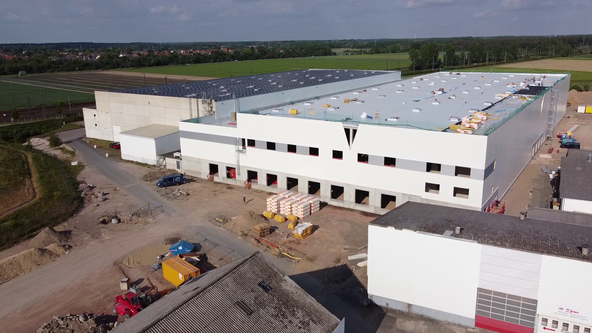 Vorschaubild Lagerterminal IV Links(Zufahrt)