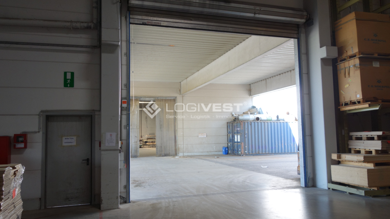 Vorschaubild Musterbild - ebenerdige Torandienung innen