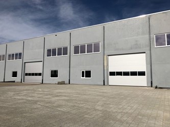 Miniaturbild Halle außen mit Freifläche