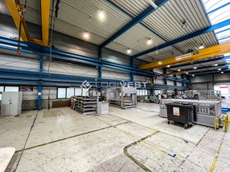 Miniaturbild Musterbild - Produktionsfläche mit Kran