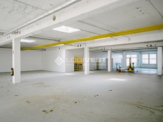 Mobile Vorschaubild Innenansicht Halle