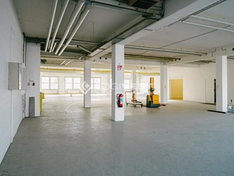 Mobile Vorschaubild Halle