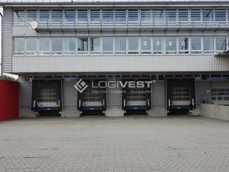 Mobile Vorschaubild Beispiel Rolltor mit hydraulischer Rampe
